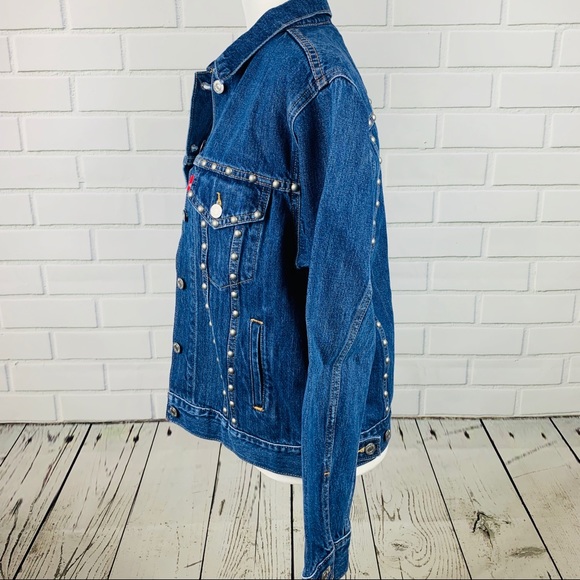 🔥LEVI’S🔥Studded Ex-Boyfriend Trucker Blue Jean Denim Jacket Medium NWT - Picture 4 of 6